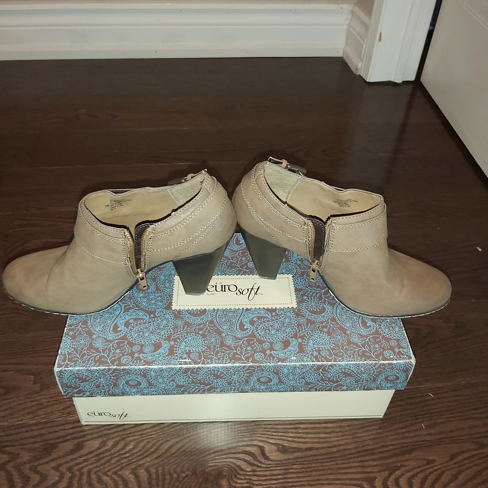 Euro soft Shannon women's tan booties size 10 - Picture 2 of 16